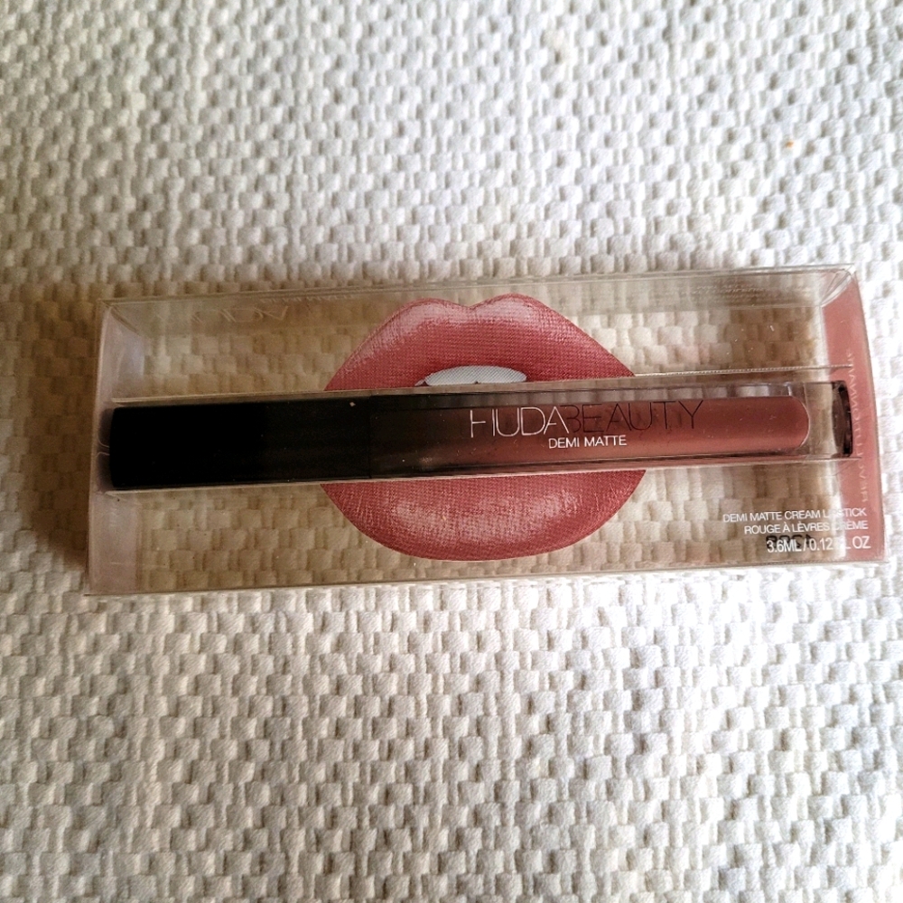 HudaBeauty Demi Matte